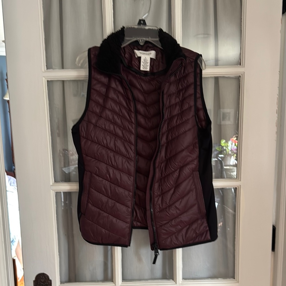 Women's Quilted Vest - Burgundy